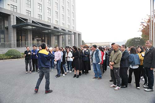 開(kāi)展應(yīng)急演練? 強(qiáng)化應(yīng)急安全處置能力——上海創(chuàng)力集團(tuán)開(kāi)展消防演習(xí)活動(dòng)(圖2)