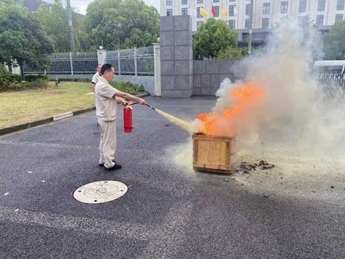 “人人講安全、個個會應(yīng)急”——上海創(chuàng)力集團(tuán)開展“安全月”消防演習(xí)活動(圖3)