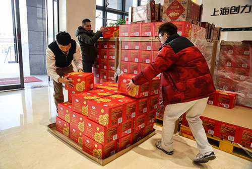  共度美好新春！上海創(chuàng)力集團為全體員工發(fā)放年貨大禮包(圖2)