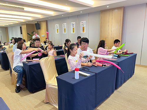 【月滿華誕 匠心傳情】創(chuàng)力集團舉辦“團圓慶華誕”親子活動?(圖2)